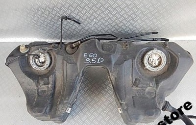 BMW E60 E61 TANK 16117268032 Reservedels nummer: 16117268032Produkt: BrændstoftankStand: brugt fejlfriModel: BMW E60 E61 F10 F11